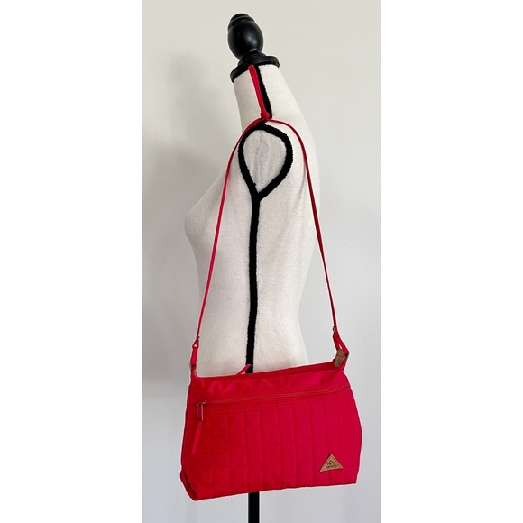 SOLD :: Vintage 80s Jordache Quilted Crossbody Shoulder Bag - Picture 2 of 7